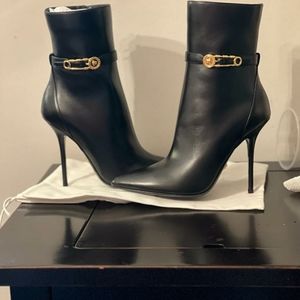 Versace Black leather Medusa safety pin 4.3-in stiletto boots. Never Worn